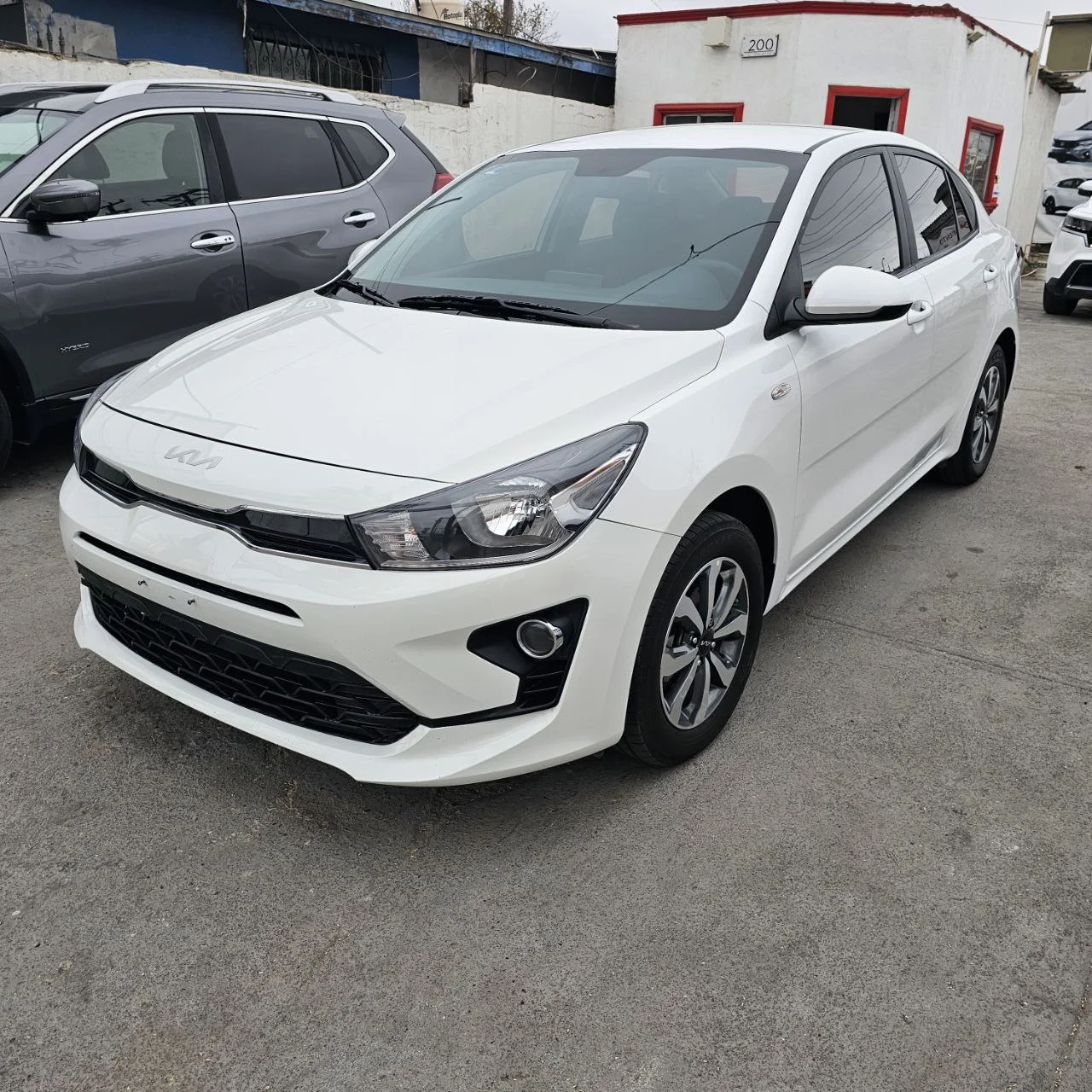 Kia  Rio LX  2023 en Ensenada - Imagen 1